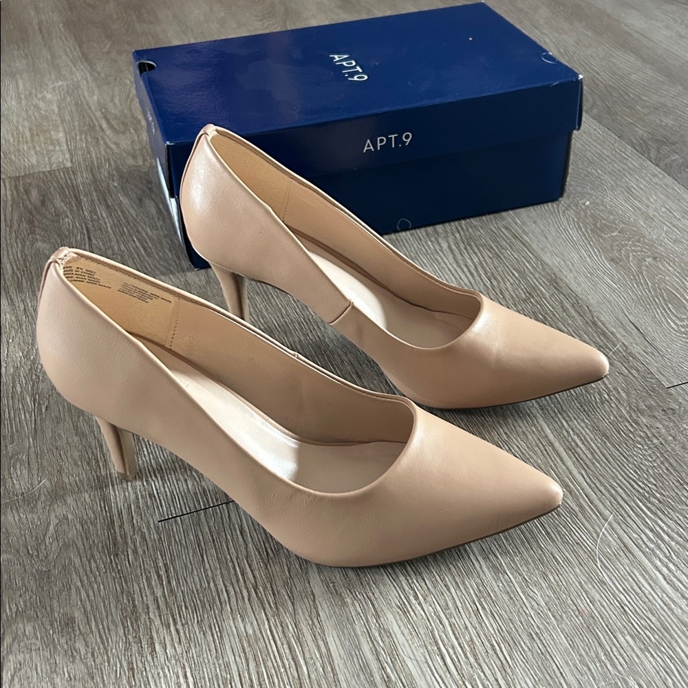 Beige heels - Picture 3 of 4